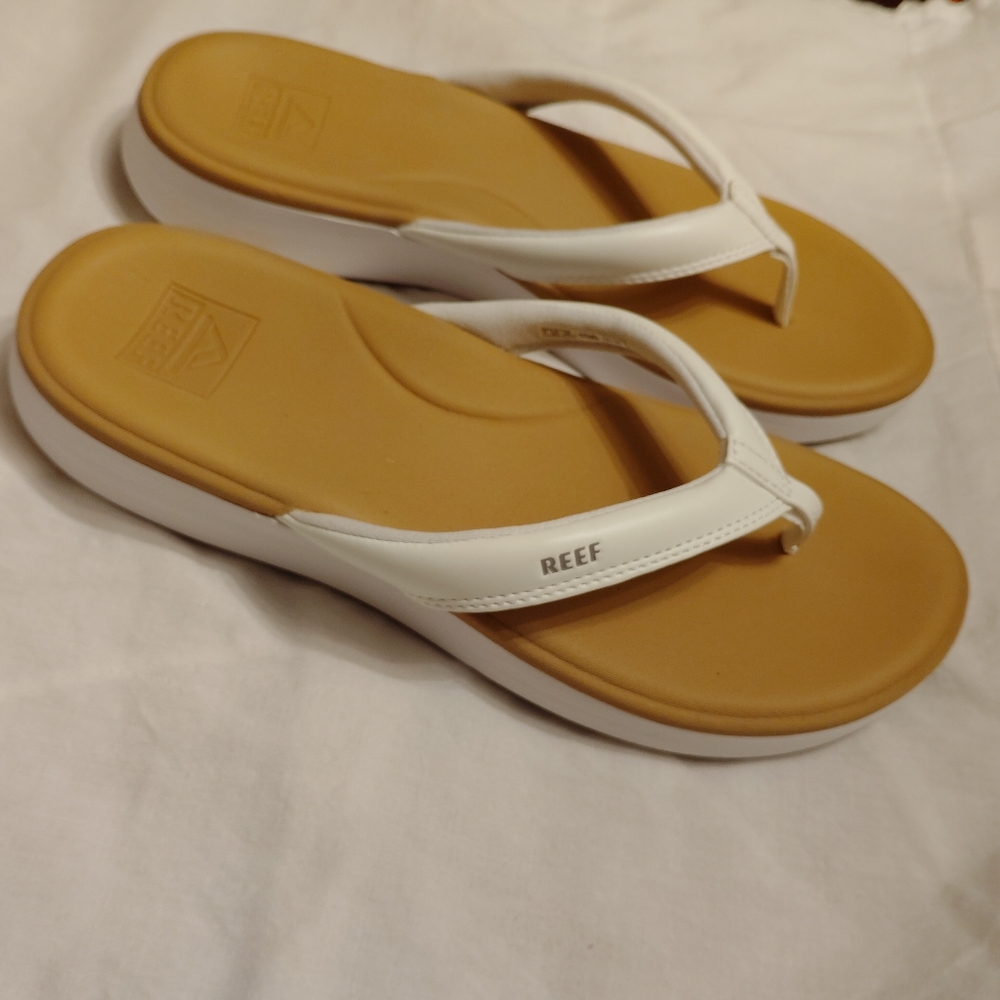 REEF Cushion Cloud Womens Size 8 Flip Flops